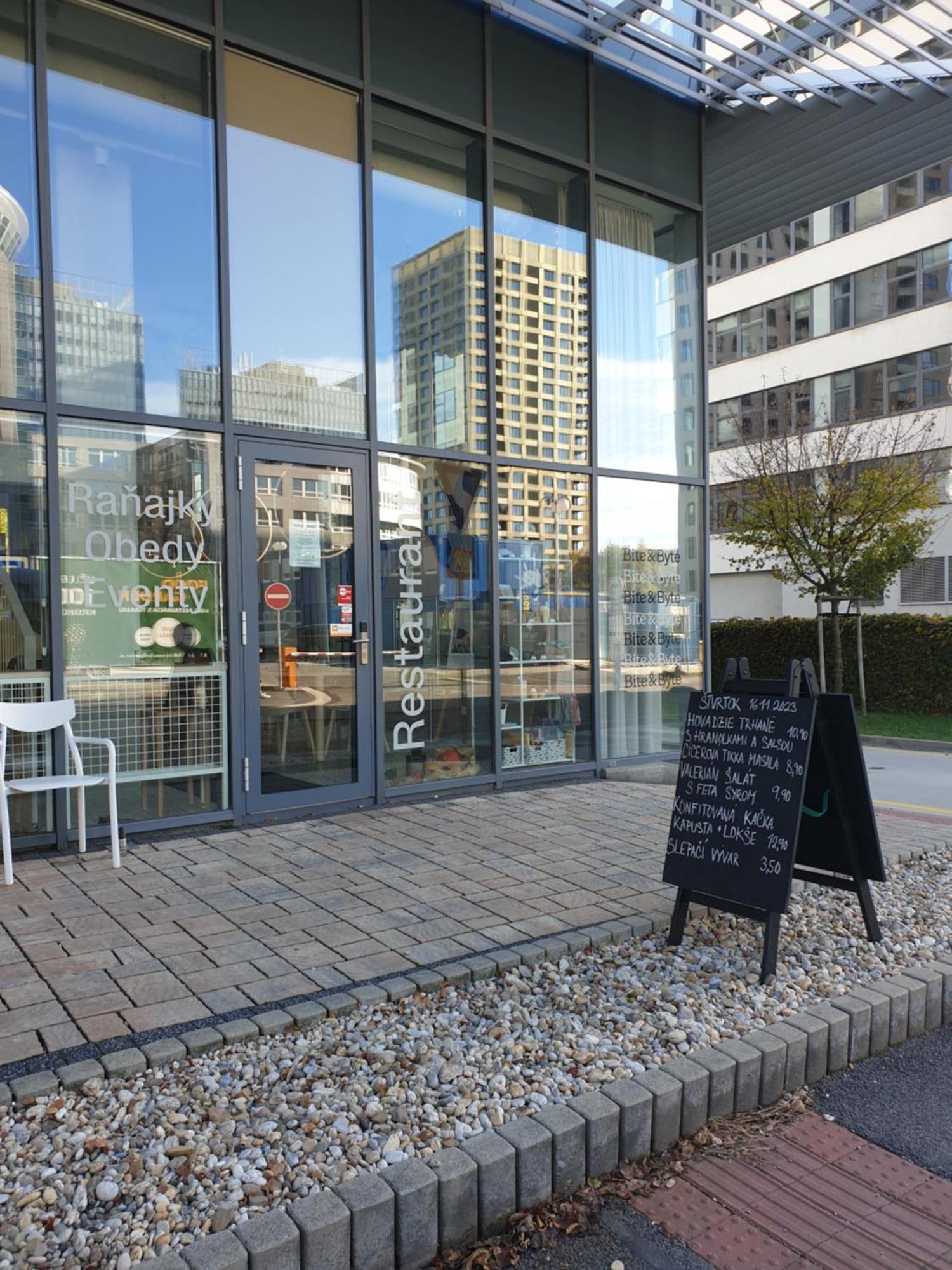 Moderny Byt V Sirsom Centre Apartment Bratislava Ngoại thất bức ảnh